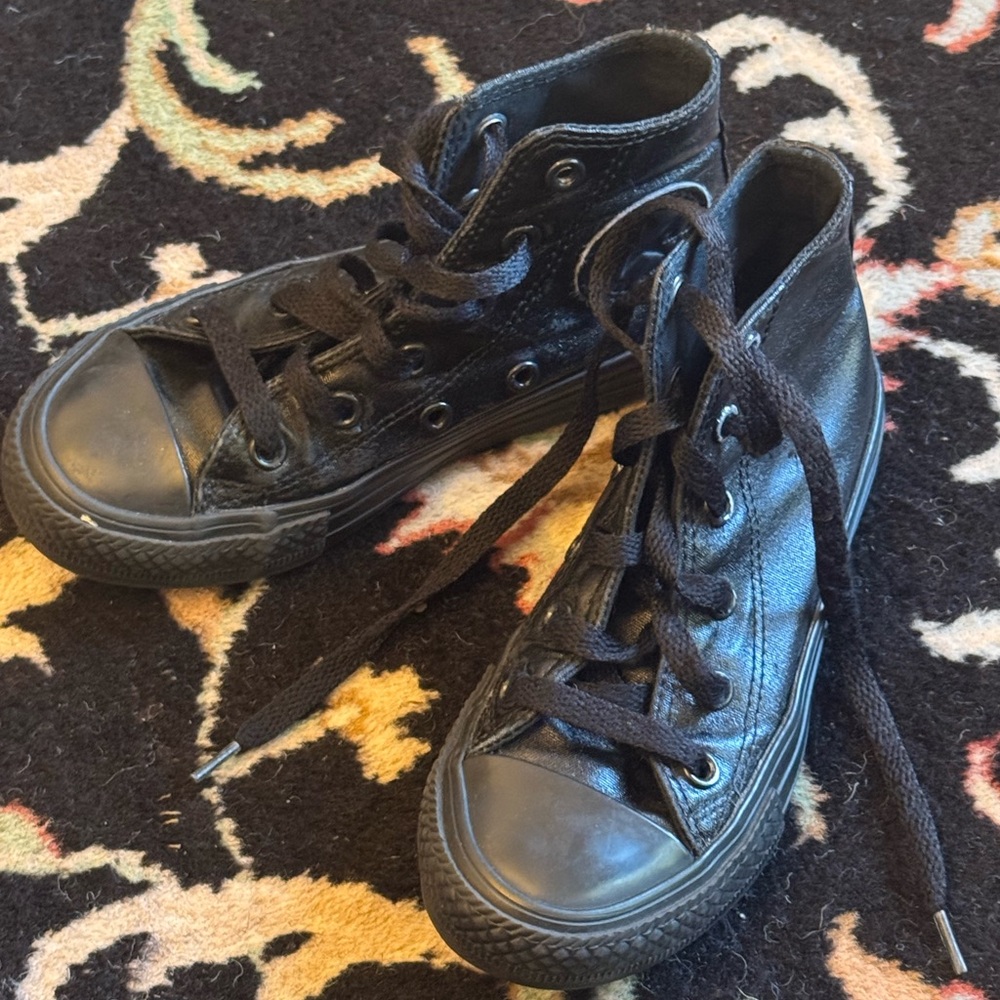 Lot of 3 kids shoes